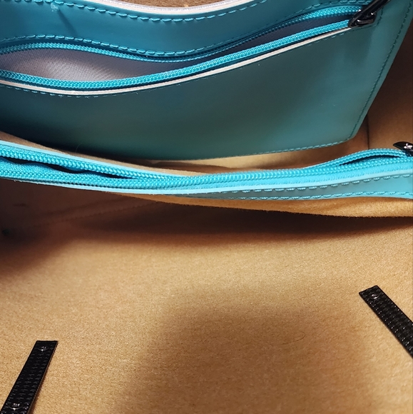 Beautiful Vera Pelle Trapeze Tote - Picture 6 of 9